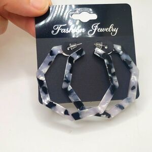 Tortoise marble heptagon hoop Earrings
